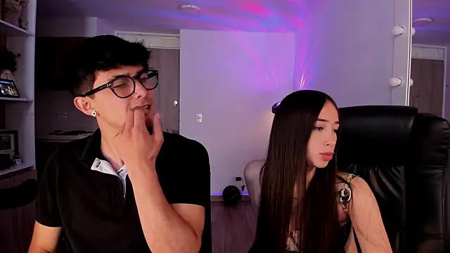 Mikeyvioleta  online show from 12/21/25, 06:37