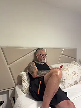 Snapshot of roygomez chatting on 10/17/25, 05:04 roygomez online show from 10/17/25, 05:04