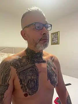 Snapshot of roygomez chatting on 10/24/25, 04:14 roygomez online show from 10/24/25, 04:14