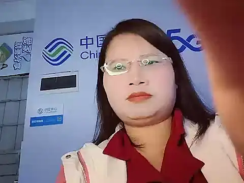 Snapshot of Rose-128 chatting on 10/20/25, 06:36 Rose-128 online show from 10/20/25, 06:36