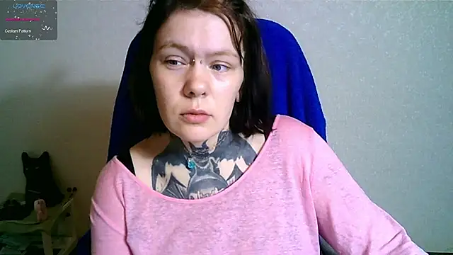 Snapshot of The_ICE_OWL chatting on 10/21/25, 10:49 The ICE OWL online show from 10/21/25, 10:49