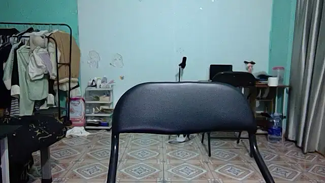 Snapshot of Baby_2k2 chatting on 10/19/25, 01:50 Baby 2k2 online show from 10/19/25, 01:50