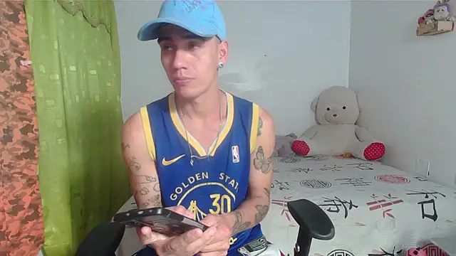 Snapshot of kyam_ chatting on 10/21/25, 07:31 kyam  online show from 10/21/25, 07:31