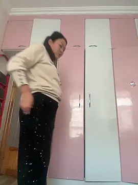 aini-maili online show from 12/03/25, 06:54