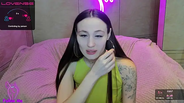 Snapshot of honeybuns_lizzy chatting on 04/19/26, 01:21 honeybuns lizzy online show from 04/19/26, 01:21