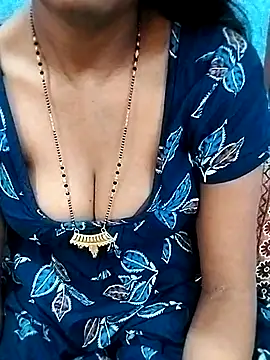 Snapshot of Soniya-hot21 chatting on 10/29/25, 06:15 Soniya-hot21 online show from 10/29/25, 06:15