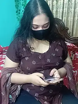 Snapshot of Porimoni22 chatting on 05/23/26, 07:18 Porimoni22 online show from 05/23/26, 07:18