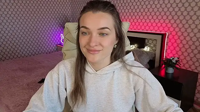 Snapshot of EmmySecret chatting on 10/17/25, 08:50 EmmySecret online show from 10/17/25, 08:50