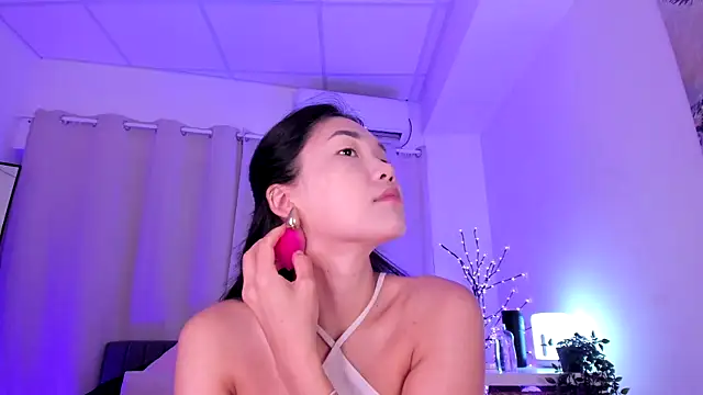 Snapshot of Divine_Madeleine chatting on 07/16/26, 06:19 Divine Madeleine online show from 07/16/26, 06:19