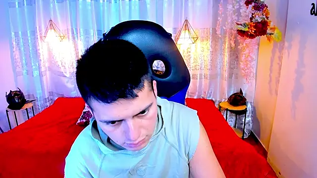 Snapshot of JOHS_TYLER chatting on 10/21/25, 11:44 JOHS TYLER online show from 10/21/25, 11:44