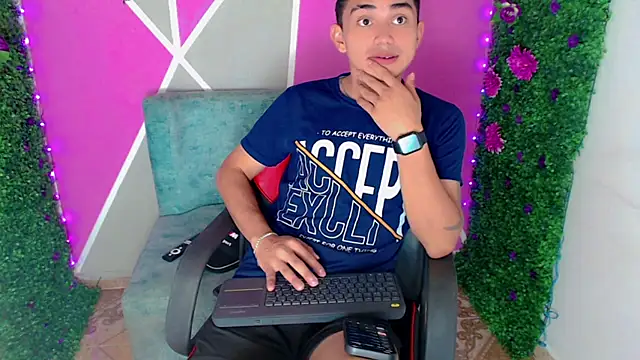 Ruiz2416 online show from 10/17/25, 11:24