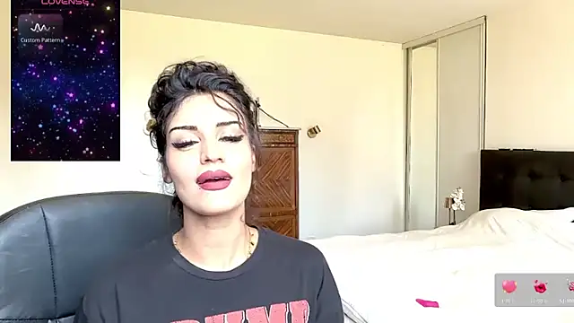 Lailawick online show from 06/21/26, 01:24