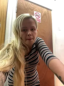 CherryXOX- online show from 10/24/25, 10:44