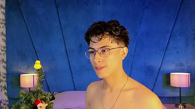 Aaron Eze online show from 12/04/25, 11:46