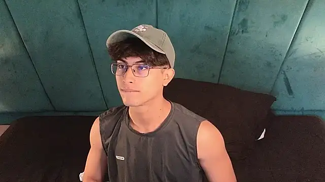 Aaron Eze online show from 04/10/26, 12:32