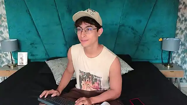 Aaron Eze online show from 05/07/26, 05:40