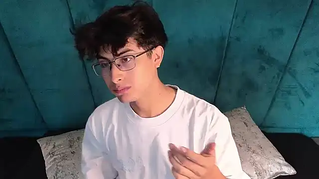 Aaron Eze online show from 05/09/26, 02:00