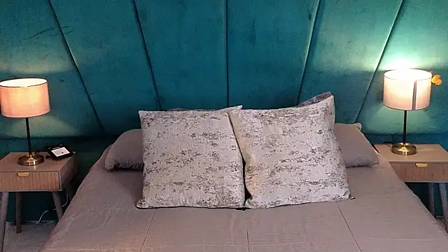 Aaron Eze online show from 05/22/26, 01:17
