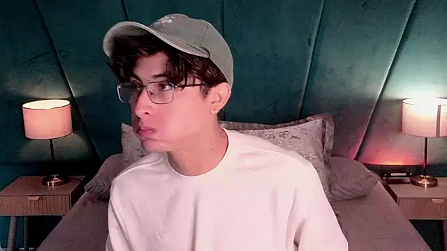 Aaron Eze online show from 05/27/26, 01:30