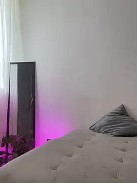 Esmeraldalcl online show from 12/13/25, 09:09