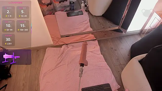 michelle cutee  online show from 11/28/25, 08:33