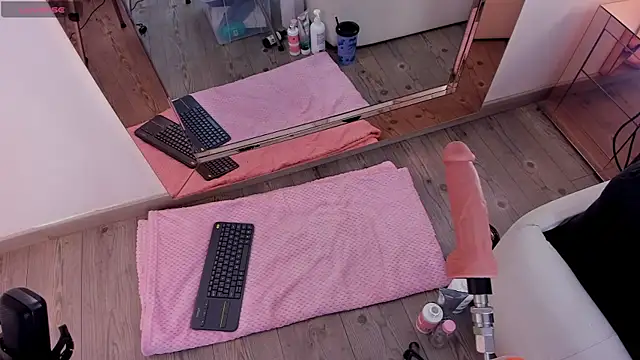 michelle cutee  online show from 12/01/25, 08:36