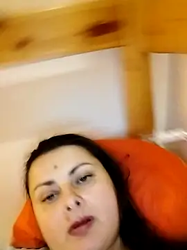 Snapshot of Geeni chatting on 10/17/25, 01:14 Geeni online show from 10/17/25, 01:14