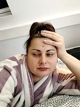 Snapshot of Geeni chatting on 10/20/25, 01:00 Geeni online show from 10/20/25, 01:00