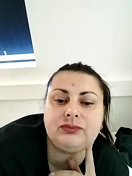 Snapshot of Geeni chatting on 10/22/25, 03:45 Geeni online show from 10/22/25, 03:45