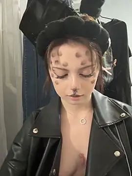 Snapshot of AnmiXHot chatting on 10/21/25, 04:51 AnmiXHot online show from 10/21/25, 04:51