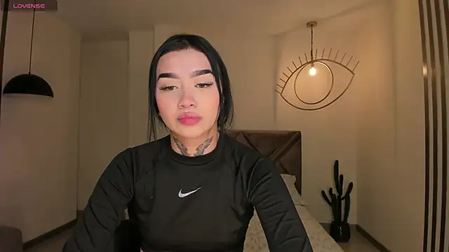 MeganCross1 online show from 12/17/25, 04:29