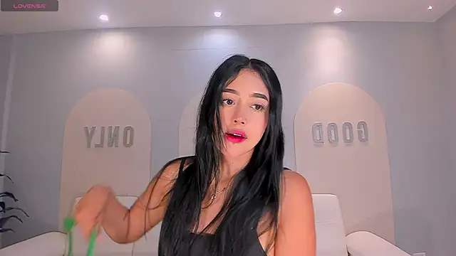 ScarlettBlaze  online show from 05/05/26, 12:02