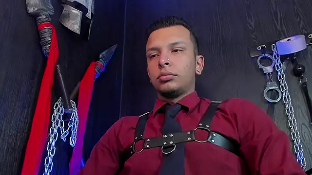 Snapshot of Master_Connor_BDSM chatting on 10/18/25, 01:01 Master Connor BDSM online show from 10/18/25, 01:01