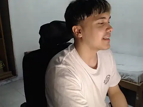 CuteAlexBoy online show from 12/21/25, 02:24