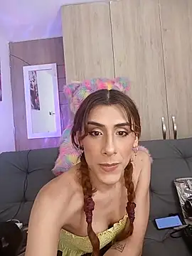 Snapshot of Ariadnne16 chatting on 11/11/25, 03:01 Ariadnne16 online show from 11/11/25, 03:01