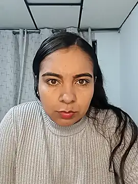 Snapshot of angie_velez1 chatting on 11/07/25, 02:11 angie velez1 online show from 11/07/25, 02:11