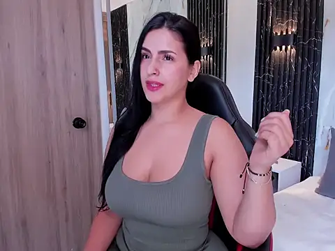 chloe toms online show from 10/25/25, 06:35