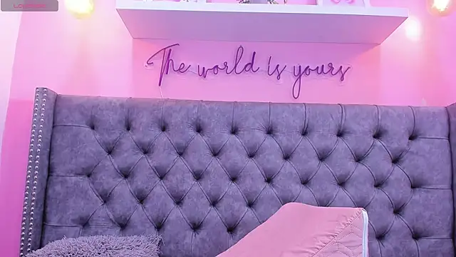 Sophiia 77 online show from 04/16/26, 09:39