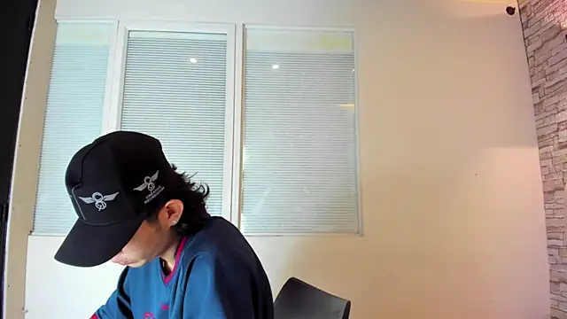 Owenn 17 online show from 10/23/25, 04:12