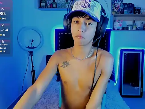 Snapshot of Alejo_Desire chatting on 11/15/25, 07:38 Alejo Desire online show from 11/15/25, 07:38