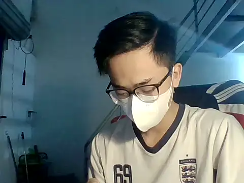 liamhn2k4 online show from 10/29/25, 02:30