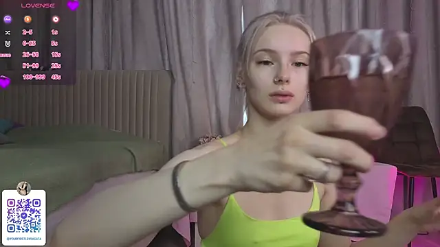 Snapshot of Sunshine_agata chatting on 07/18/26, 05:00 Sunshine agata online show from 07/18/26, 05:00