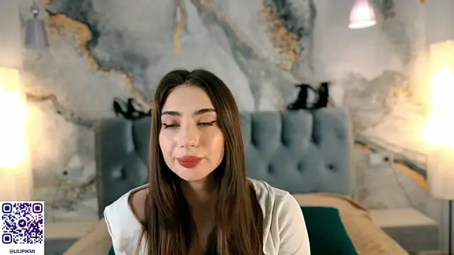 Chloewilldd online show from 10/30/25, 10:32