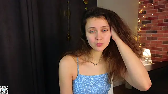 Snapshot of FoxFever chatting on 02/15/26, 06:21 FoxFever online show from 02/15/26, 06:21