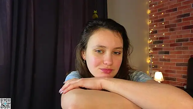 Snapshot of FoxFever chatting on 02/21/26, 05:08 FoxFever online show from 02/21/26, 05:08