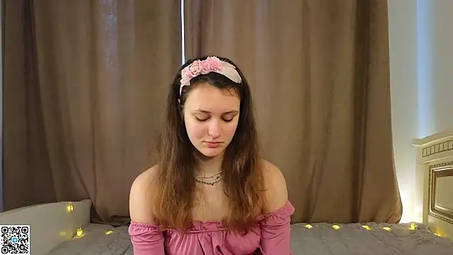 Snapshot of FoxFever chatting on 02/27/26, 05:18 FoxFever online show from 02/27/26, 05:18