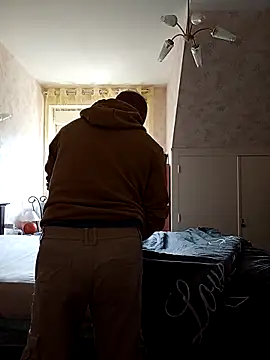 Snapshot of Ptitcouic chatting on 10/21/25, 08:48 Ptitcouic online show from 10/21/25, 08:48