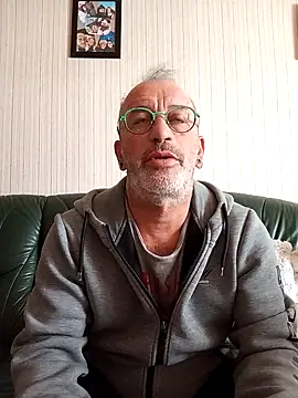 Snapshot of Ptitcouic chatting on 10/22/25, 11:54 Ptitcouic online show from 10/22/25, 11:54