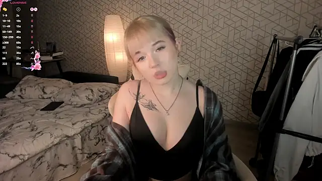 NayaValen online show from 02/07/26, 03:43