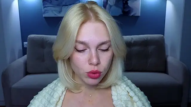 Maya Morrow online show from 10/21/25, 01:34